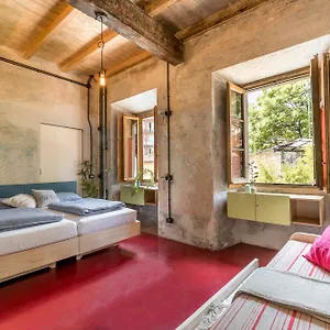 Un Posto A , Milán Italia